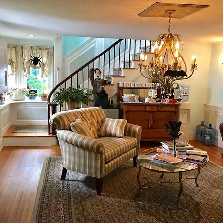 Scranton Seahorse Inn Мадисон Экстерьер фото
