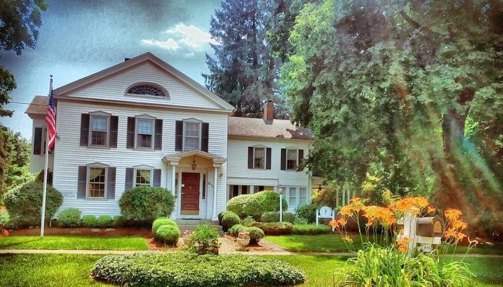 Scranton Seahorse Inn Мадисон Экстерьер фото