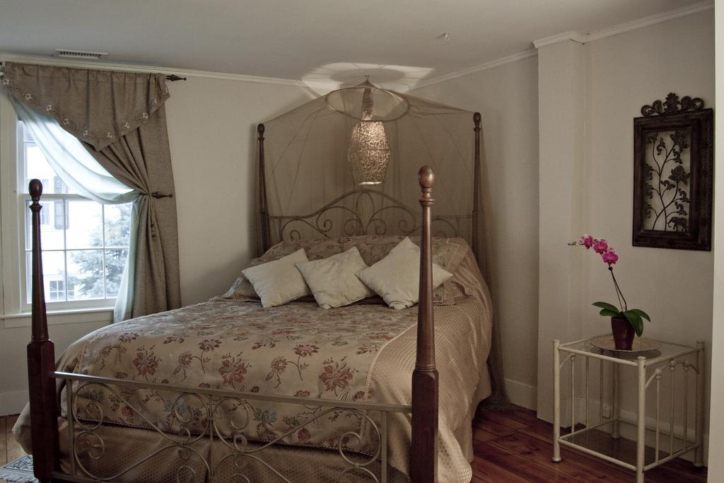 Scranton Seahorse Inn Мадисон Экстерьер фото