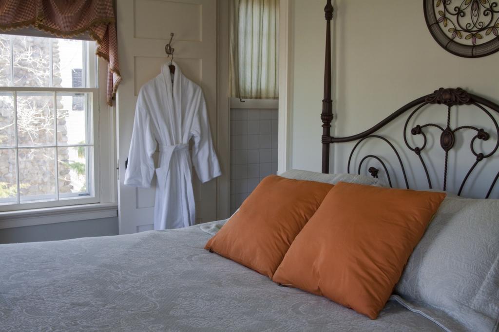 Scranton Seahorse Inn Мадисон Экстерьер фото