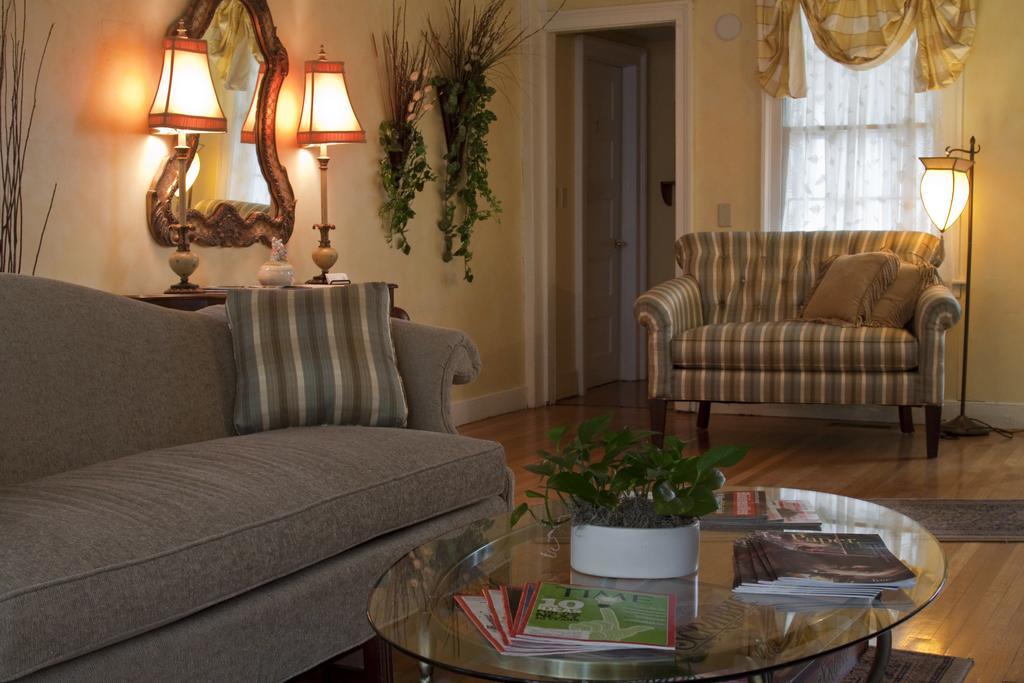 Scranton Seahorse Inn Мадисон Экстерьер фото