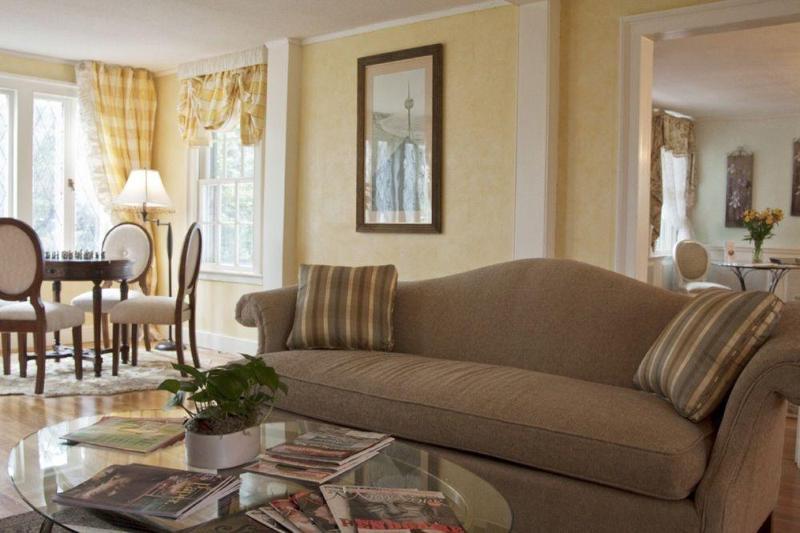Scranton Seahorse Inn Мадисон Экстерьер фото