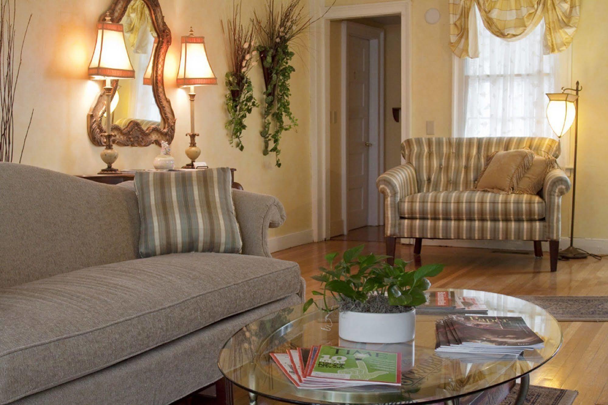 Scranton Seahorse Inn Мадисон Экстерьер фото