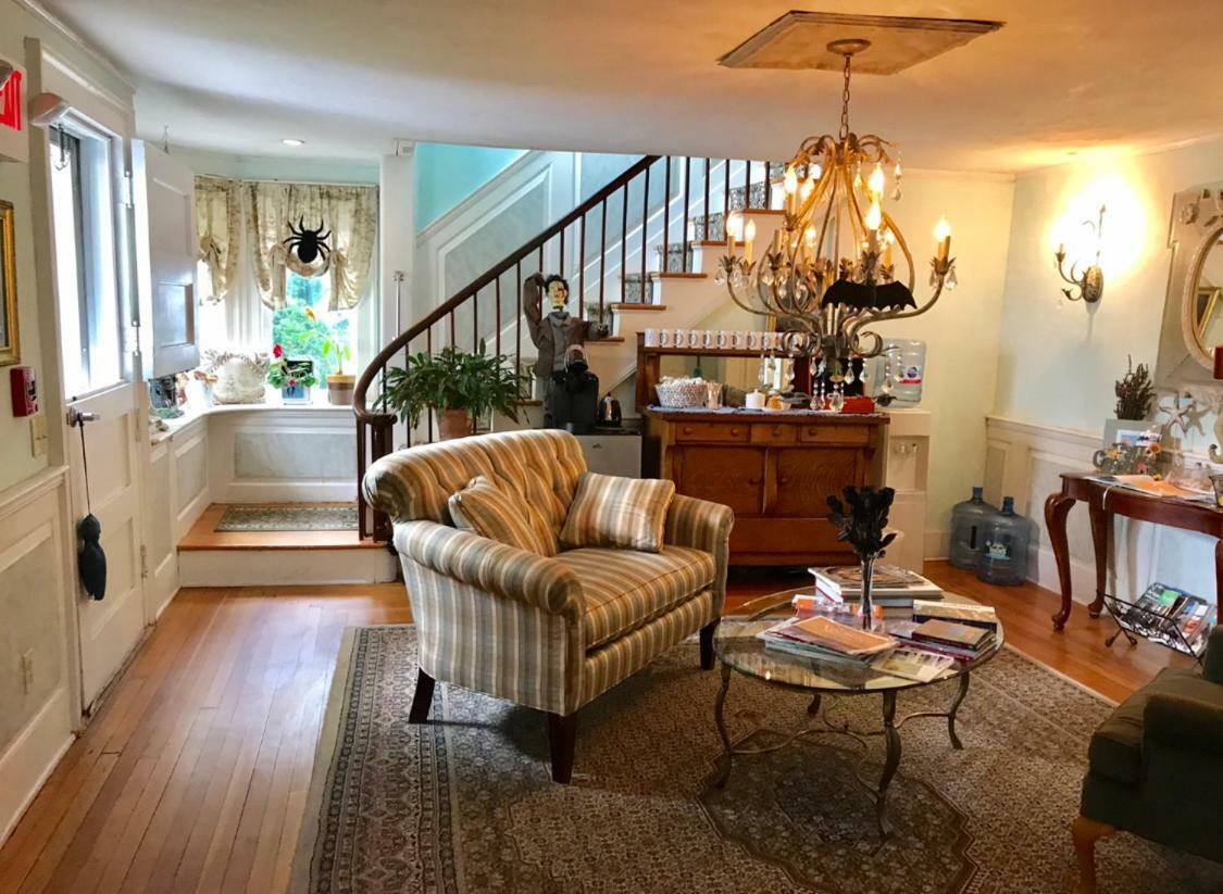 Scranton Seahorse Inn Мадисон Экстерьер фото