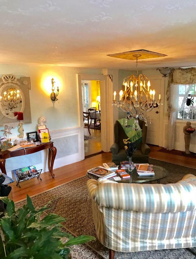 Scranton Seahorse Inn Мадисон Экстерьер фото